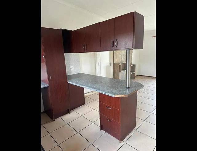 2 BEDROOM PROPERTY TO RENT IN BRENTWOOD PARK